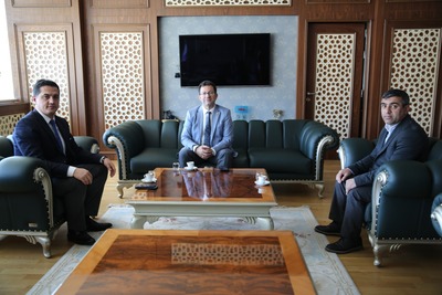 Diyarbakır Çocuk Hastanesi Başhekimi Dr. Canpolat Rektörümüzü ziyaret etti