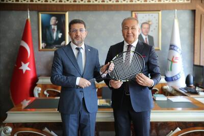 Türkiye Tenis Federasyonu Başkanı Durmuş, Rektörümüz Prof. Dr. Alkış’ı makamında ziyaret etti