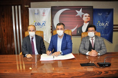 Uludere Gezen Tavukçuluk Projesi’nin Protokolü İmzalandı