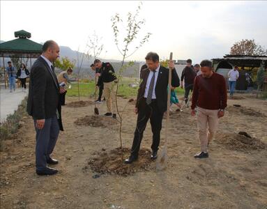 Üniversitemizde bin adet fidan toprakla buluştu 