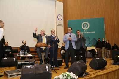 Üniversitemizde düzenlenen Metin Şentürk Konserine yoğun ilgi